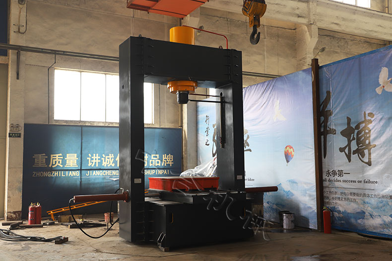 315T龍門移動側缸式液壓機(圖2)