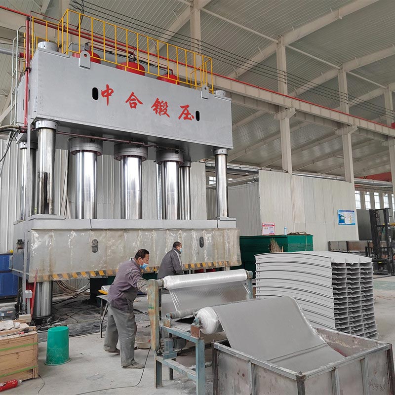 2000噸玻璃鋼成型液壓機_四柱液壓機